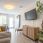 Entire 3 Bedroom House 10 Mins Mia And Downtown