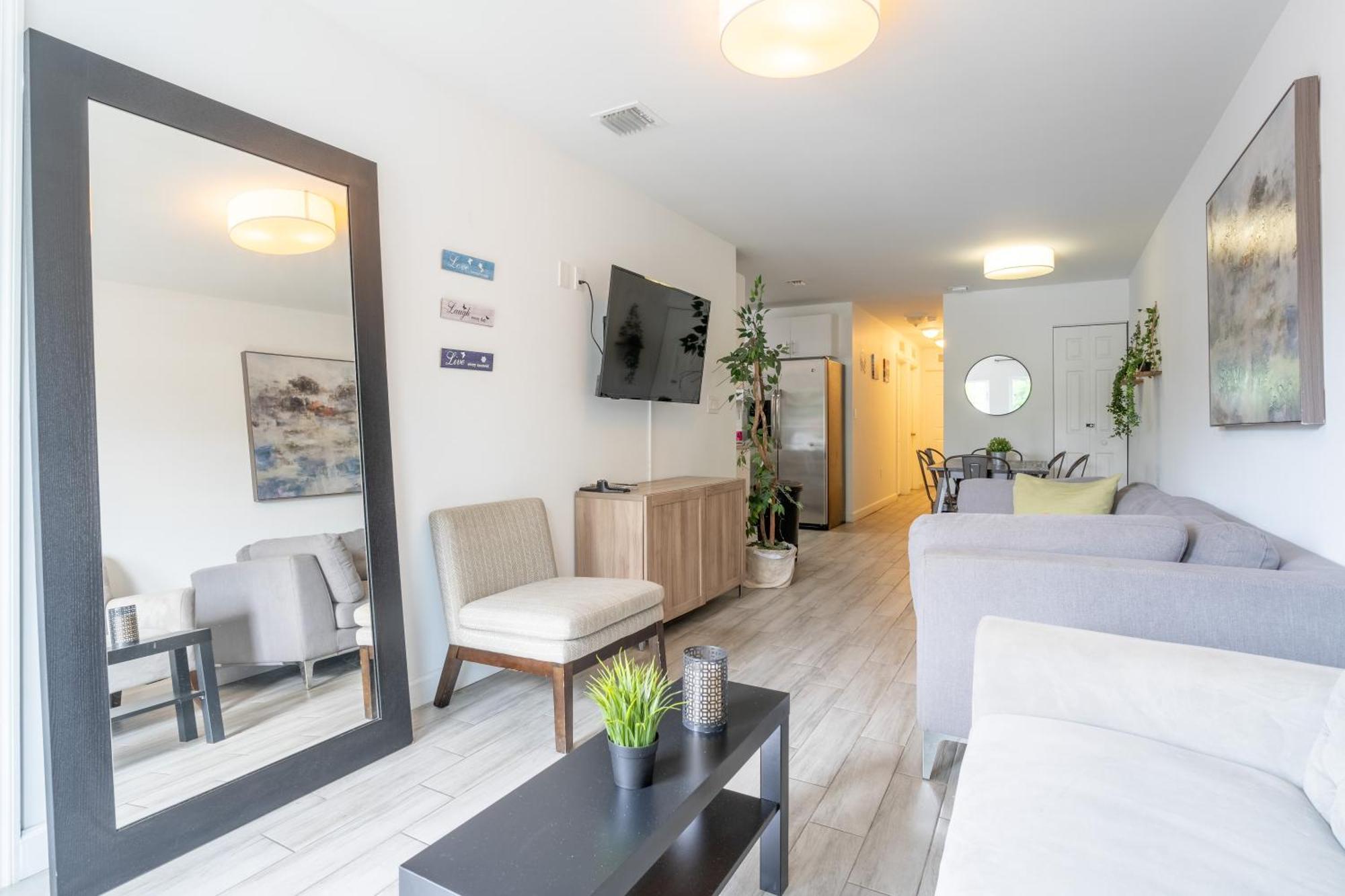 Entire 3 Bedroom House 10 Mins Mia And Downtown *